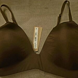 Skims Super Wireless Push Up Bra 32DD